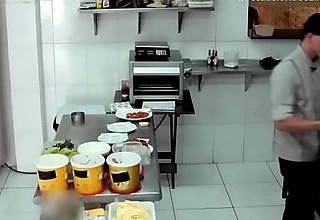 Chef bombado botando francês pra mamar
