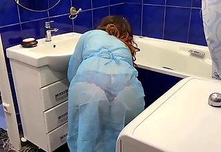 step Mom was washing the bath and unexpectedly got a cock in the ass from her stepson